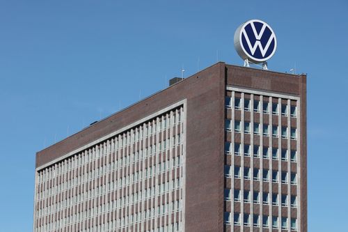 Bất kỳ nỗ lực nào nhằm chấm dứt hoạt động của các nhà máy này đều được dự báo sẽ vấp phải làn sóng phản đối mạnh mẽ từ các công đoàn, chính quyền địa phương và có thể kéo theo những cuộc đình công quy mô lớn với chi phí rất cao.