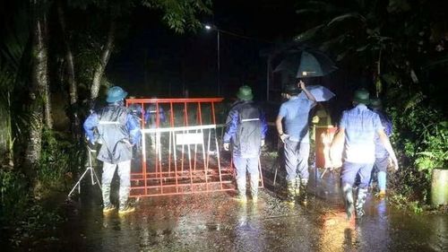 Xuyên đêm tìm bé trai bị mất tích