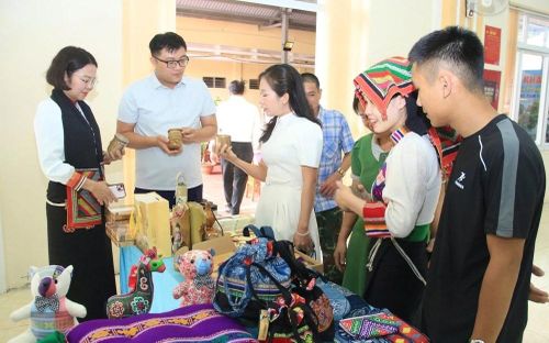Tỉnh Sơn La cũng chú trọng xây dựng hệ thống quà tặng phục vụ phát triển du lịch và quảng bá hình ảnh địa phương