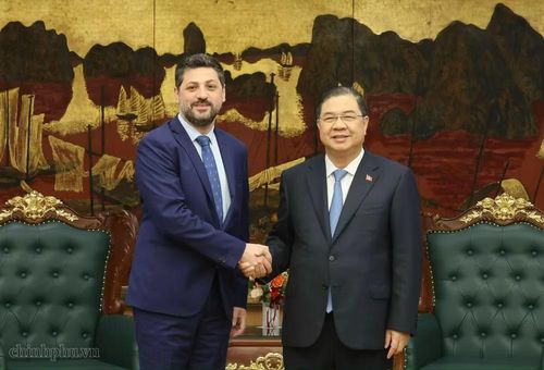 Phó Thủ tướng Thường trực Chính phủ Phạm Gia Túc tiếp ông Maroun Kairouz, Giám đốc điều hành Diễn đàn Kinh tế Thế giới tại Việt Nam. (Ảnh: VGP)