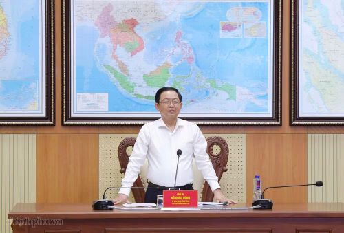Phó Thủ tướng Hồ Quốc Dũng phát biểu chỉ đạo tại cuộc làm việc. (Ảnh: VGP)