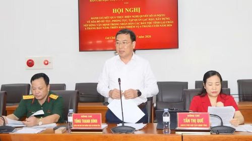 Thành viên Ban Chỉ đạo phát biểu ý kiến tại buổi họp.