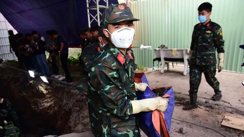 Lực lượng tìm kiếm làm việc trong buổi sáng 10/7.