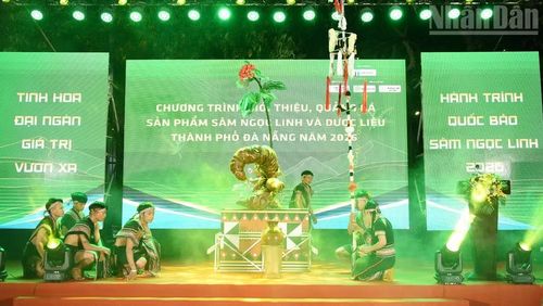 Nghi thức rước Quốc bảo.
