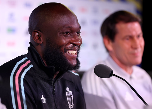 Romelu Lukaku và HLV Rudi Garcia trong buổi họp báo trước trận đấu. Ảnh: FIFA/Getty Images. 