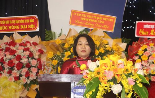 Trưởng Ban Tuyên giáo và Dân vận Thành ủy Huỳnh Thị Thùy Dung phát biểu tại đại hội.