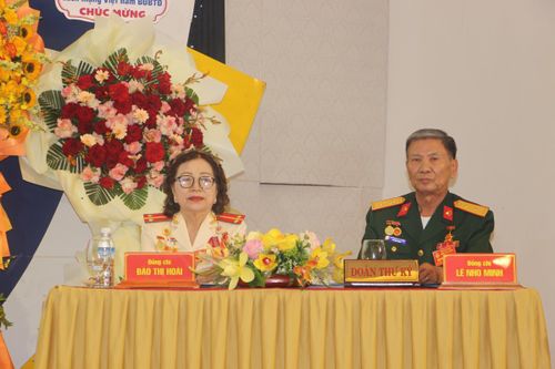 Đoàn chủ tịch, thư ký điều hành đại hội.