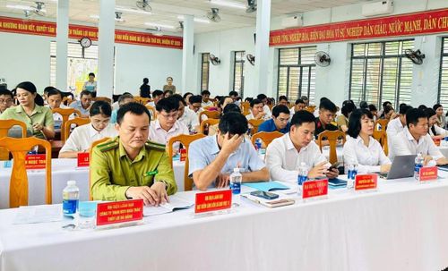 Các đại biểu dự hội nghị.