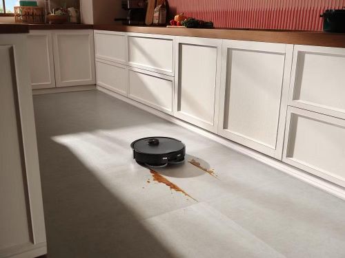 Nắm bắt xu hướng đó, Roborock giới thiệu Qrevo 2 Pro với định hướng tập trung vào trải nghiệm tự động hóa thay vì chỉ chạy đua thông số, bởi một robot hút bụi hiện đại không chỉ cần làm sạch hiệu quả mà còn phải giảm tối đa sự can thiệp của người dùng thông qua khả năng tự nhận diện môi trường, tự điều chỉnh chế độ hoạt động và tự xử lý nhiều công đoạn sau khi hoàn thành việc vệ sinh.
