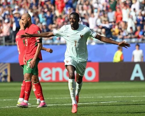 Tiền đạo Ousmane Dembele ăn mừng bàn nâng tỷ số lên 2-0. Ảnh: Getty.