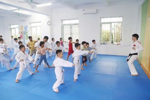 Học sinh tham gia lớp học võ.