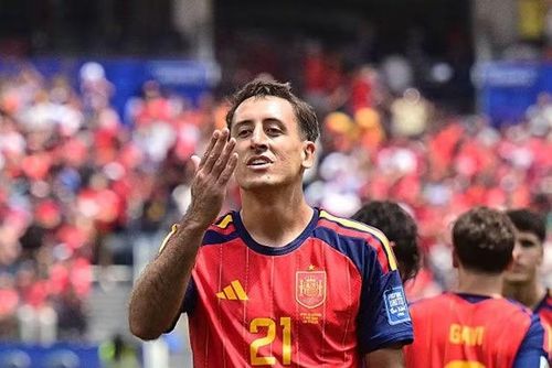 Tiền đạo Mikel Oyarzabal của Tây Ban Nha (4 bàn thắng, 0 kiến tạo) vào tứ kết.