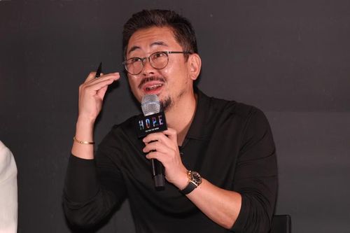 Đạo diễn Na Hong Jin mang trên vai gánh nặng vực dậy cả nền điện ảnh Hàn Quốc. Ảnh: Yonhap.