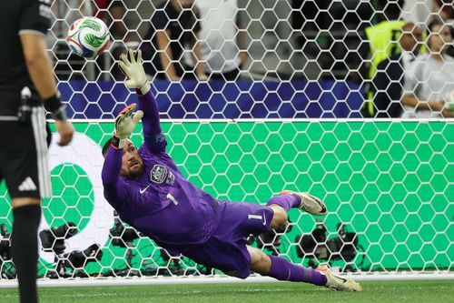 Thủ môn Mat Ryan của Australia.