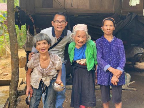 3 chị em bà Mỉm sống nương tựa vào nhau đã nhiều năm nay. Ảnh: Địa phương cung cấp