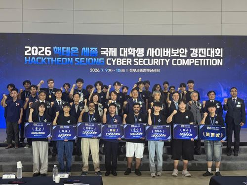 Các đội đạt giải tại cuộc thi HackTheon Sejong 2026 tại Hàn Quốc. Ảnh: NM