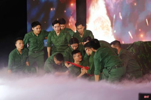 Những người lính trẻ đã chiến đấu đến hơi thở cuối cùng, viết nên bản hùng ca bất tử bằng chính tuổi xuân và máu xương của mình, để lại niềm tiếc thương vô hạn trong lòng đồng đội và Nhân dân.