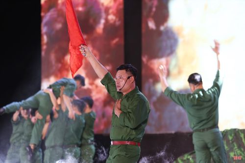 Chương trình được dàn dựng công phu theo các hình thức hoạt cảnh kết hợp dân ca ví, giặm, những làn điệu ca trù, lời bình và âm nhạc; tái hiện chân thực, xúc động và đầy tự hào về cuộc chiến đấu kiên cường, anh dũng của các anh hùng liệt sĩ Đại đội Pháo binh 45 Hà Tĩnh.