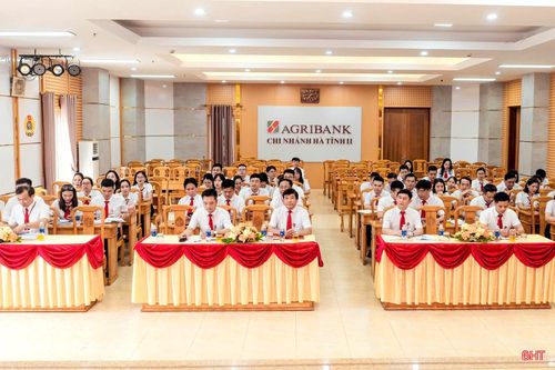 Chiều 9/7, Agribank Hà Tĩnh II tổ chức lễ sơ kết đánh giá kết quả thực hiện nhiệm vụ 6 tháng đầu năm 2026.