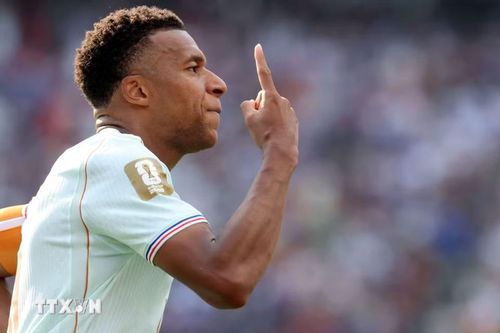 Với pha lập công này, Mbappe đã có được 8 bàn thắng tại World Cup 2026, bằng với Lionel Messi. (Ảnh: AFP/TTXVN)