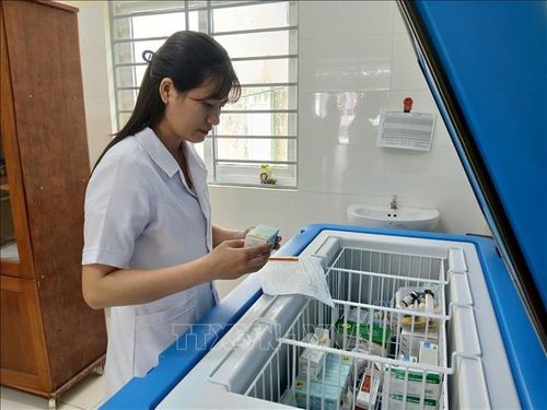 Đảm bảo thuốc, vật tư y tế và vaccine chương trình tiêm chủng mở rộng tại trạm y tế.