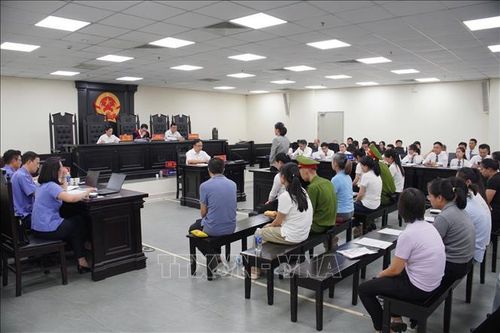 Hội đồng xét xử kiểm tra căn cước các bị cáo tại phiên tòa ngày 2/7/2026.
