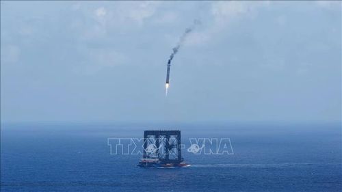 Tầng đẩy thứ nhất của tên lửa đẩy Trường Chinh-10B được thu hồi thành công ngày 10/7/2026. Ảnh: THX/TTXVN phát