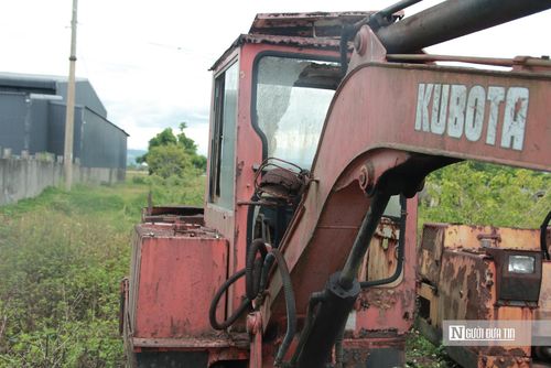 Nhiều phương tiện kính vỡ, lốp xe xẹp…