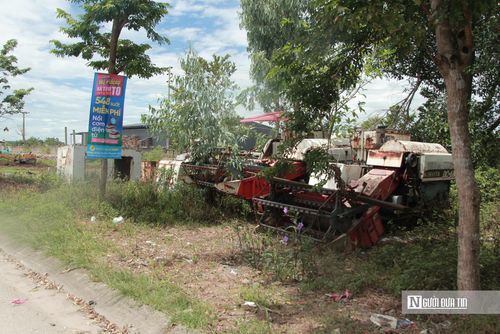Các phương tiện hư hỏng này được đặt ngay vỉa hè, sát tuyến đường Quốc lộ 1.