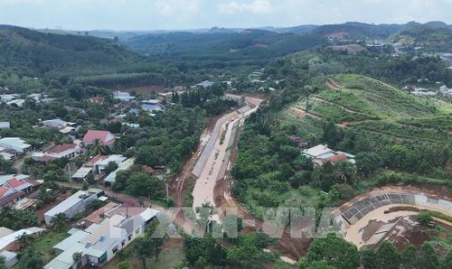 Theo Ban Quản lý dự án đầu tư xây dựng thành phố Đồng Nai, dự án nạo vét, xây kè và đường đi dọc suối Đắk Woa có tổng chiều dài khoảng 3,8 km, tổng mức đầu tư 138 tỷ đồng. Ảnh: Đậu Tất Thành – TTXVN