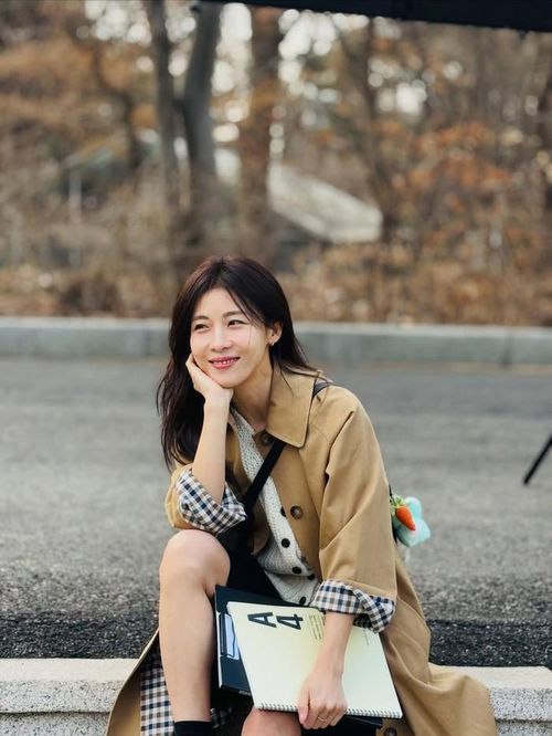 Ha Ji Won duy trì sức hút trong làng giải trí Hàn Quốc sau nhiều năm hoạt động nghệ thuật.