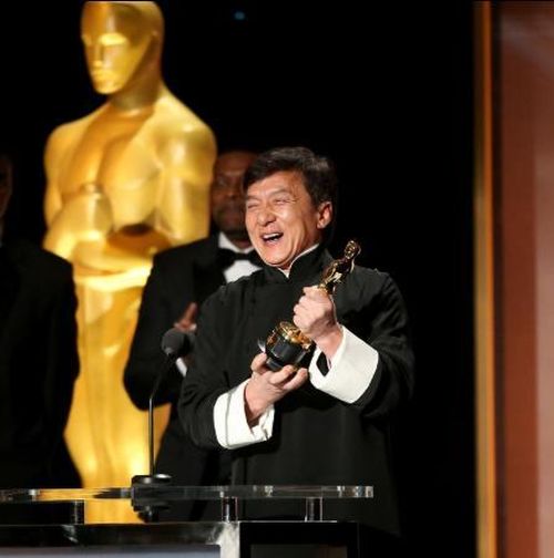 Năm 2016, Thành Long nhận Oscar Danh dự, ghi nhận những đóng góp nổi bật cho điện ảnh thế giới.