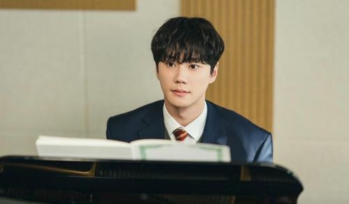 Tạo hình mới của Lee Jun Young gây chú ý trước thềm phim lên sóng.