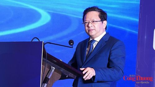 TS. Nguyễn Đức Hiển - Phó Trưởng Ban Chính sách, Chiến lược Trung ương phát biểu tại hội thảo