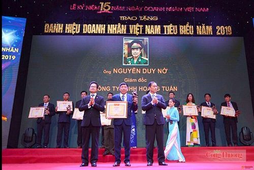 Cựu chiến binh Nguyễn Duy Nở tại Lễ tôn vinh doanh nghiệp, doanh nhân tiêu biểu năm 2019. Ảnh: Quốc Anh