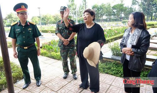 Cựu chiến binh Lưu Thị Thanh An xúc động kể lại những ký ức thời chiến.
