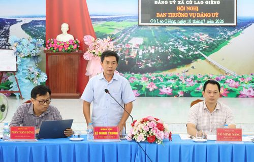 Ủy viên Ủy ban Kiểm tra Tỉnh ủy An Giang Lê Minh Trung phát biểu tại hội nghị.