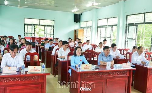 Các đại biểu tham dự kỳ họp.