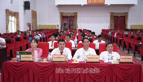 Đại biểu dự kỳ họp.
