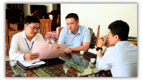172 giấy chứng nhận quyền sử dụng đất đã được xã Tả Van trao tận tay người dân sau một năm thực hiện chính quyền địa phương hai cấp.