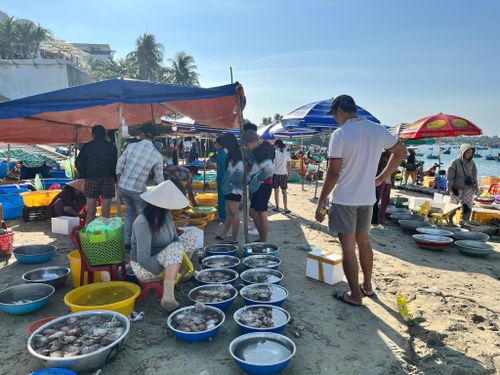 Chợ hải sản tại làng chài Mũi Né