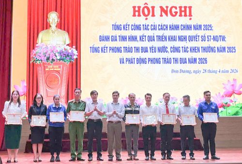 Khen thưởng các tập thể thực hiện tốt Nghị quyết 57- NQ-TW ngày 22/12/2024 của Bộ Chính trị