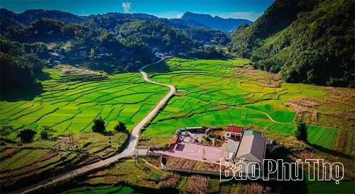 Được mệnh danh là “Nóc nhà xứ Mường”, Vân Sơn có nhiều tiềm năng phát triển du lịch sinh thái vùng cao.