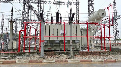 Máy biến áp AT2 sau khi được đóng điện thành công (ảnh Ngọc Hưng)