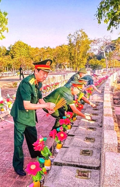 Tổ quốc ngàn đời ghi công các hùng liệt sĩ