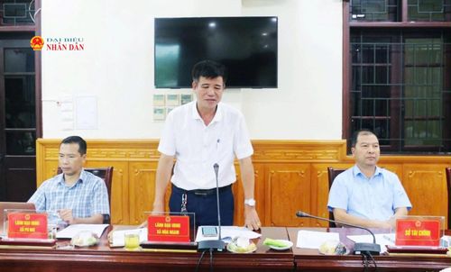 Đại diện lãnh đạo Xã Núa Ngam phát biểu ý kiến tại cuộc làm việc