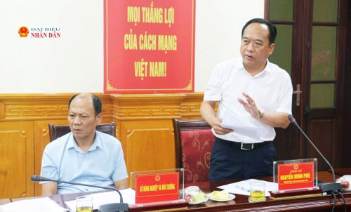 Phó Chủ tịch UBND tỉnh Điện Biên Nguyễn Minh Phú giải trình, cung cấp thông tin về nội dung khảo sát