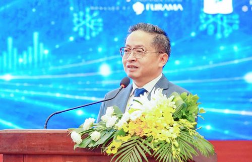 Ông Trần Kim Chung, Chủ tịch Tập đoàn CT Group đề xuất xuất xây dựng nền tảng giao dịch ý tưởng và tài sản trí tuệ trên nền tảng số, ứng dụng AI và blockchain để kết nối nhà khoa học, trường đại học với doanh nghiệp và các tổ chức tài chính.
