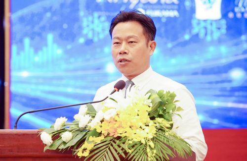 Thứ trưởng Bộ Giáo dục và Đào tạo Lê Quân phát biểu tại hội thảo