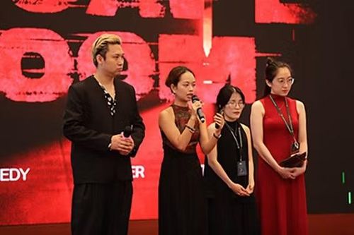  Êkíp dự án “Escape Room” (Scared to Death) của đạo diễn Trần Nguyễn Hoàng Long thuyết trình trước hội đồng giám khảo 